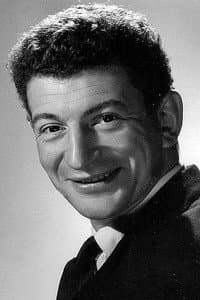 Yves Robert in Les fiancés du pont Mac Donald ou (Méfiez-vous des lunettes noires)