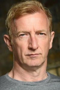 Steffan Rhodri in Y Weithred