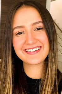 Roberta Piragibe in Luccas Neto em: Acampamento de Férias 4, O Desafio Final