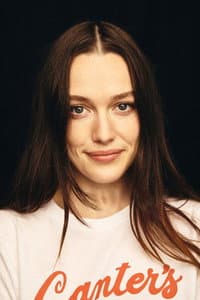 Victoria Pedretti in Shirley
