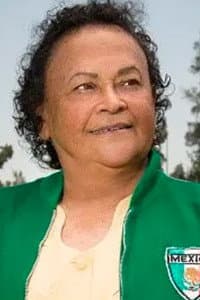 Elvira Aracen in Tan Cerca De Las Nubes