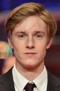 Louis Hofmann in Der Passfälscher