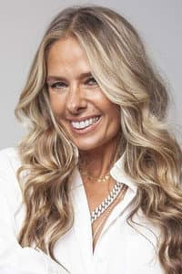 Adriane Galisteu in Uma Mulher do Outro Mundo