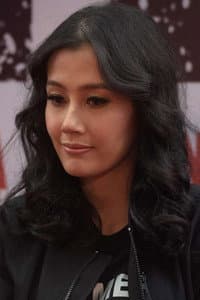 Ardina Rasti in Lampir