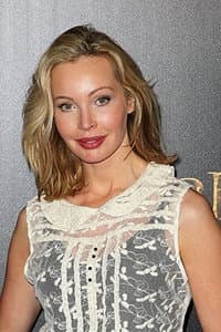 Kimberley Davies in Close Contact