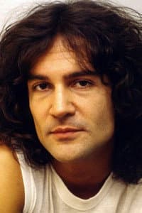 Billy Squier in Ringo Starr and His All Starr Band Live at the Greek Theater