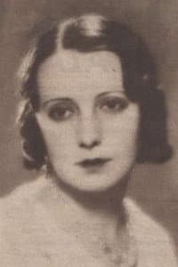 Julia Pachelo in Un hombre va por el camino