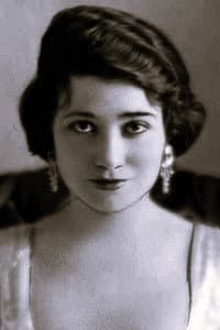 Fay Bainter in Young Tom Edison