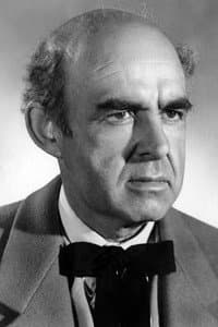 Nestor Paiva in The Fabulous Senorita
