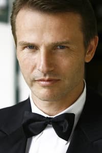 Stuart Rigby in Miss Cast Away and the Island Girls