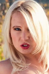 Gina Blonde in Mach die Fotze Schwanzzahm