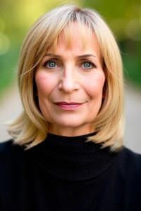 Elizabeth von Isser in Kate Hugo: Murder After Mayhem