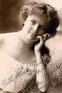 Neola May in The Red, Red Heart