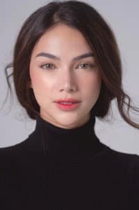 Roxie Smith in Five Breakups and a Romance