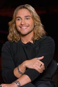 Ender Thomas in Yanni: Voices - Live from the Forum in Acapulco