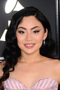 Tina Guo in Joe Bonamassa - Live at Carnegie Hall - An Acoustic Evening