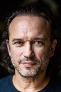Vincent Perez in Un Prince (presque) charmant
