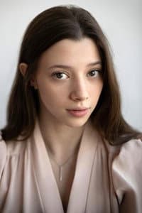 Polina Gukhman in Двое в одной жизни, не считая собаки