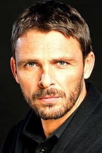 Luis Mottola in El Hogar