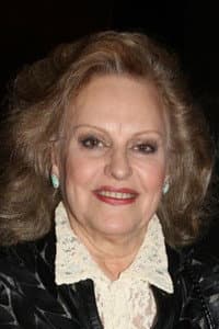 Olga Politou in Καυτές διακοπές