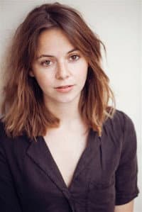 Enya Baroux in Le Visiteur du futur