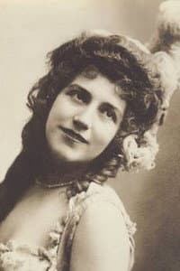 Léa Piron in Le Chevalier de Maison-Rouge