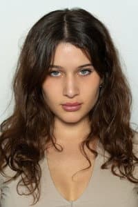 Nadia Al Saidi in Laura y el misterio del asesino inesperado