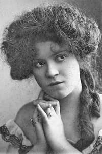 Helen Wright in The Speed Maniac