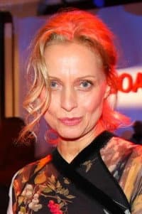 Catherine Flemming in Um die 50