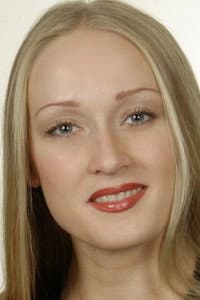 Yuliya Kuzyutkina in Разрешите тебя поцеловать