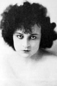 Lucille Rubey in The Smilin' Kid