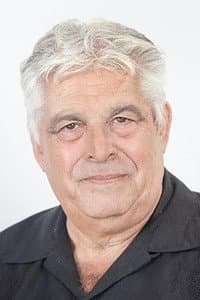 Carlos Valenzuela in El vecino