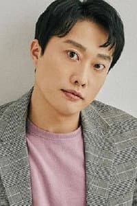 Cho Joon in Chungnyeon Gyungchal