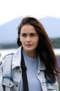 Senk Lotta in Cermin Penari Jaipong