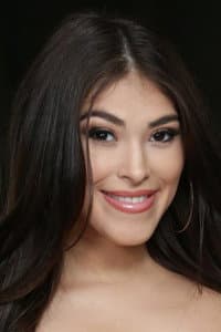 Stephanie West in Desafio