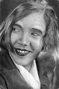 Alexandra Khokhlova in Необычайные приключения мистера Веста в стране большевиков