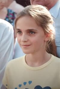 Chloë Daxhelet in Café Derby