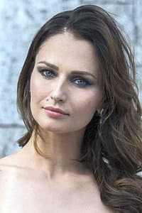 Anna Safroncik in Al di là del lago