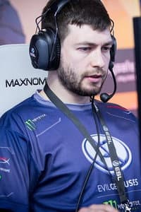 Clinton Loomis in Free to Play