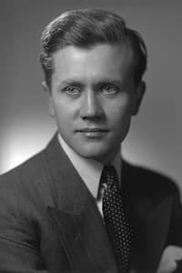 Hannes Häyrinen in August järjestää kaiken
