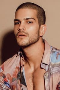 Bernardo Flores in Las hermanas Guerra