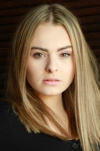 Sydney Wade in Curio