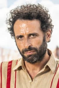 César Ferrario in As Órfãs da Rainha