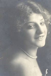 Gina Montes in La perla di posillipo
