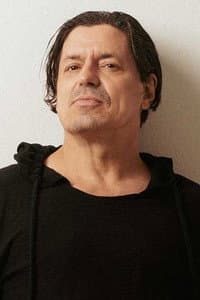 Maurício Barros in Barão Vermelho: Por que a gente é assim?
