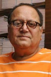 Dipankar Dey in Swapner Feriwala