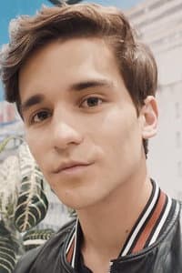 Andrés de la Mora in El paseo 6