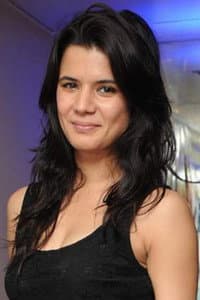 Annie Gill in Aanmai Thavarael