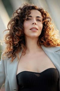 Valentina Ruggeri in Oro grigio - Troppo vivi per morire