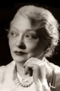 María Esther Buschiazzo in Una luz en la ventana